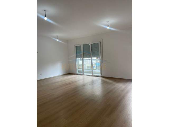 Tirane, jepet me qera apartament 1+1 Kati 1, 104 m² 320 Euro (DON BOSKO)