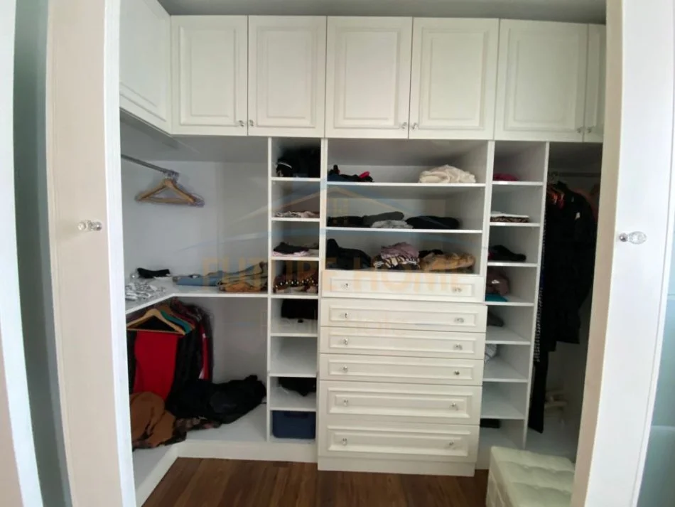 Tirane, shitet 2+1 Kati 6, 187 m² 561.000 € (qender)