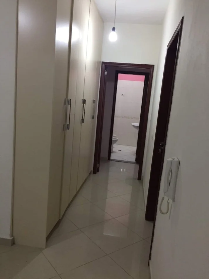 Tirane, jepet me qera apartament 1+1+2 Tualete + Ballkon Kati 3, 400 € (Astir, 2 Palmat)