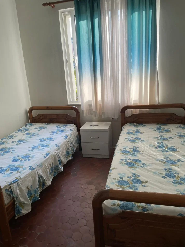 Tirane, jepet me qera 2+1 , 550 € 