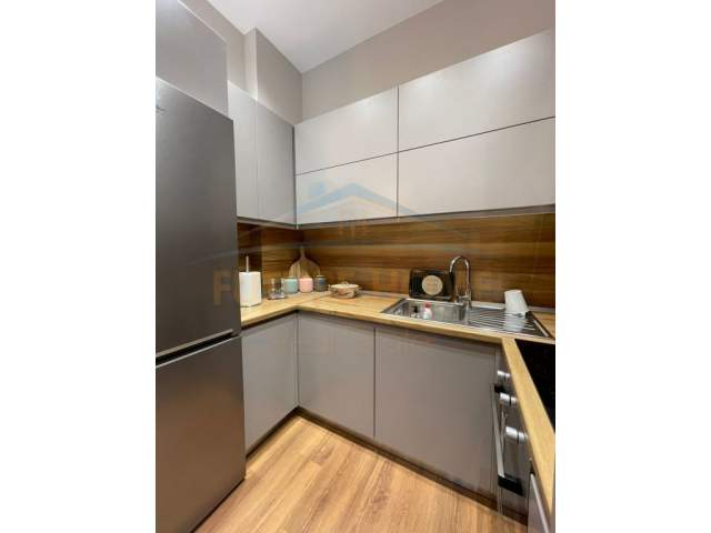 Tirane, jepet me qera apartament Kati 3, 79 m² 800 Euro (Kompleksi "Square 21")