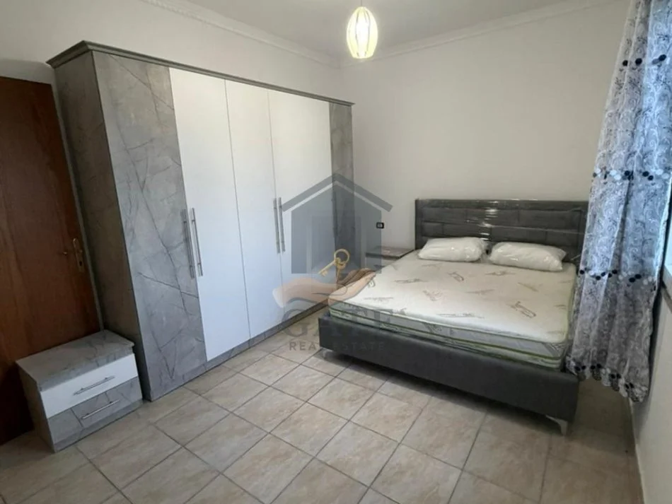 Durres, jepet me qera apartament 2+1+Ballkon Kati 2, 90 m² 400 € (Ish Urt)