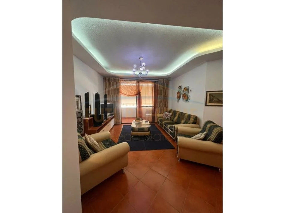 Tirane, jepet me qera apartament 2+1 Kati 9, 90 m² 700 € (21 dhjetori)