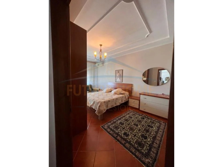 Tirane, jepet me qera 2+1 Kati 9, 93 m² 700 € 