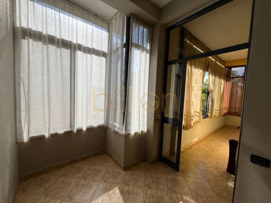 Tirane, jepet me qera apartament 2+1 Kati 2, 121 m² 700 € (Yzberisht)