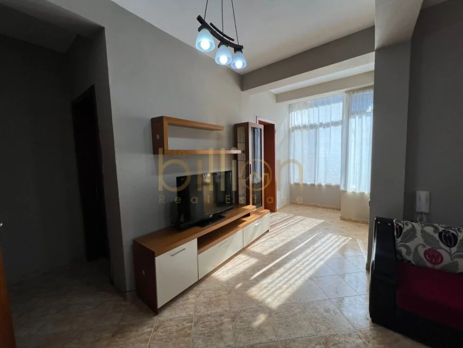 Tirane, jepet me qera apartament 2+1 Kati 2, 121 m² 700 € (Yzberisht)