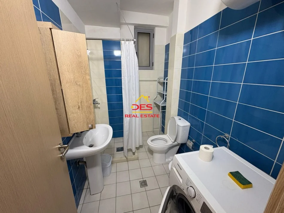 Vlore, jepet me qera apartament 2+1+Ballkon Kati 10, 120 m² 430 € (Rruga Çajupi)