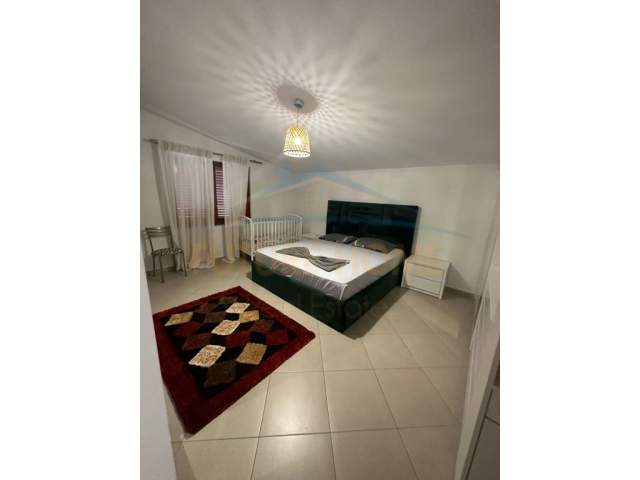 Tirane, jepet me qera apartament 2+1+BLK Kati 3, 155 m² 500 Euro (Rruga DritanHoxha)