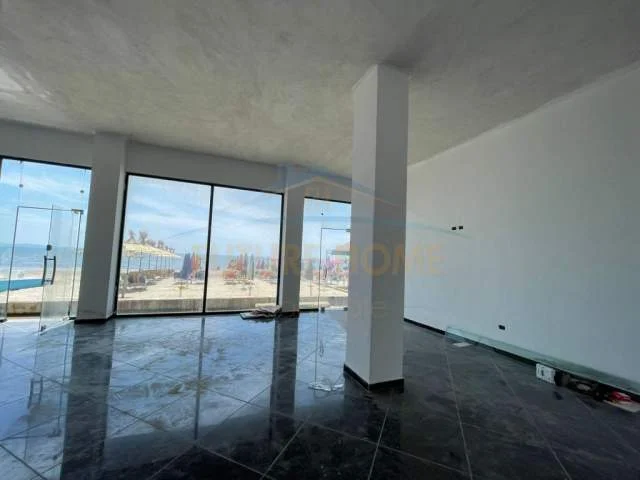 Durres, jepet me qera ambjent biznesi Kati 0, 110 m² 1.000 Euro (rrota e kuqe)