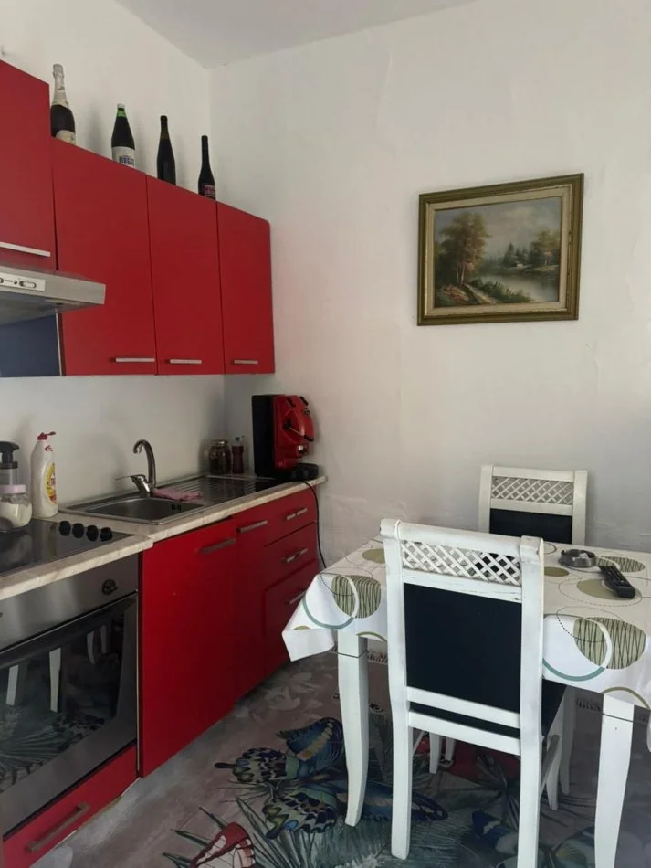 Garsoniere me qera ne qender tek Pazari i Ri (280 Euro i diskutueshem)