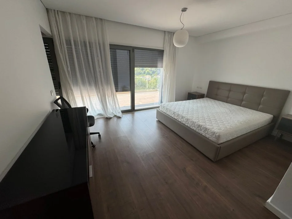 Apartament 1+1 me qera tek kodra e diellit 1 (350 euro)