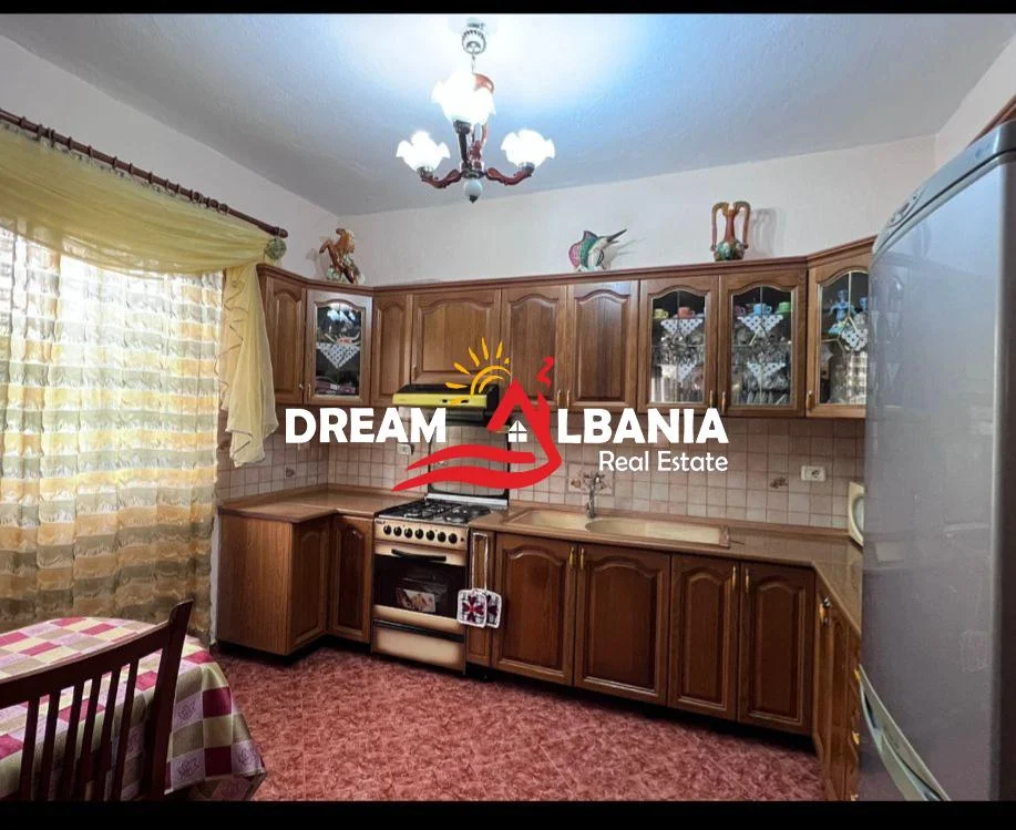 Tirane, jepet me qera 2+1 Kati 1, 120 m² 510 € (në zonën e Laprakës)