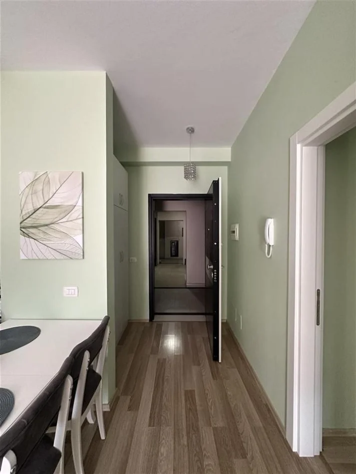 Super apartament me qera ne Qender te Tiranes, prane Toptanit