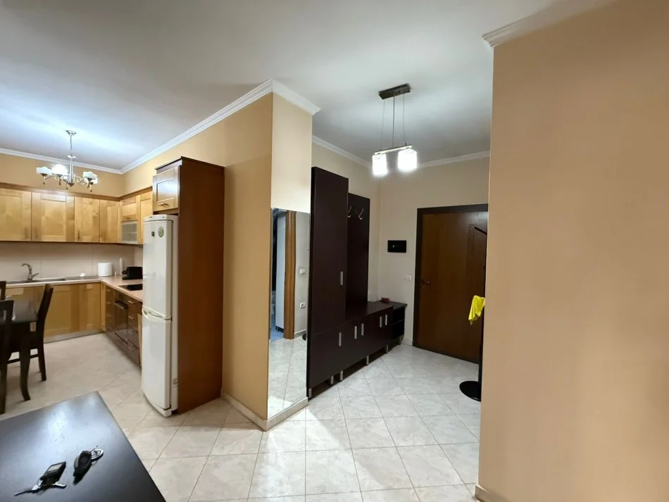 Tirane, jepet me qera 2+1+Aneks+Ballkon Kati 1, 100 m² 400 € 