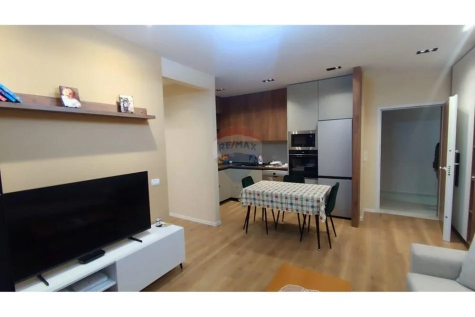 Tirane, jepet me qera apartament 2+1+Aneks+Ballkon , 89 m² 700 € (Trio Towers Don Bosko)