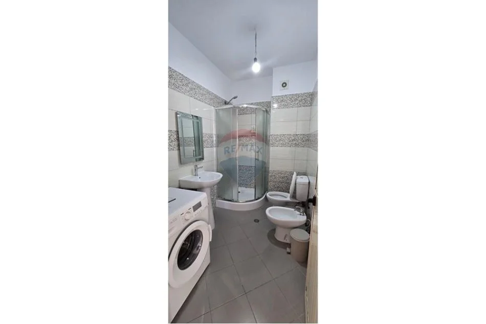 Tirane, jepet me qera apartament 2+1+Aneks+Ballkon , 119 m² 800 € (Kompleksi Panorama)