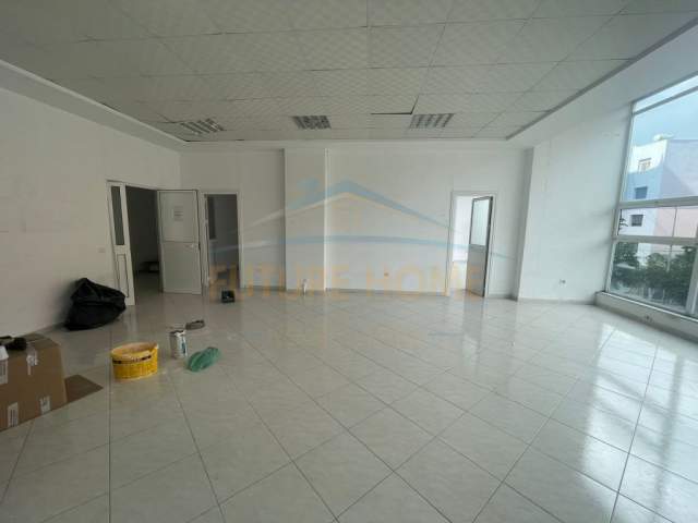 Durres, jepet me qera ambjent biznesi Kati 1, 572 m² 1.500 Euro (Spitali, Durres)