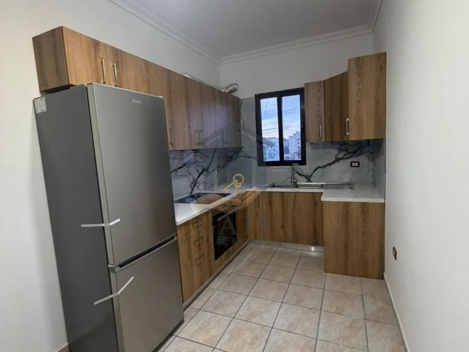 Durres, jepet me qera apartament 2+1+Ballkon Kati 2, 90 m² 400 € (Ish Urt)