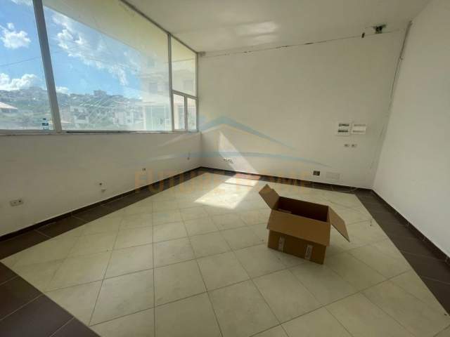 Durres, jepet me qera ambjent biznesi Kati 1, 572 m² 1.500 Euro (Spitali, Durres)