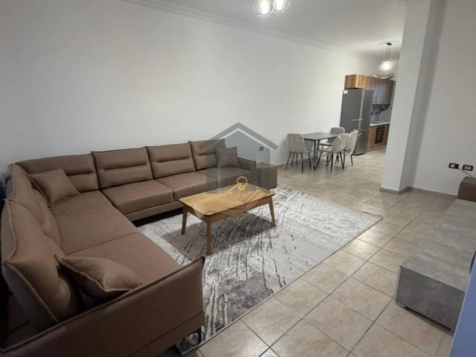 Durres, jepet me qera apartament 2+1+Ballkon Kati 2, 90 m² 400 € (Ish Urt)