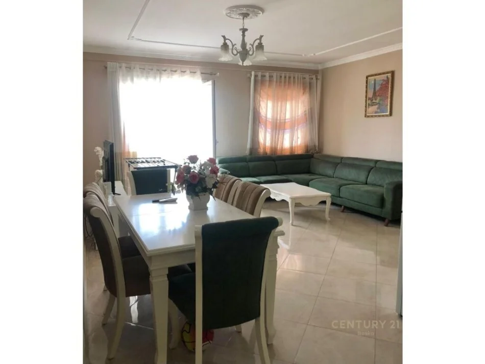 Tirane, jepet me qera apartament 2+1 Kati 3, 750 € 