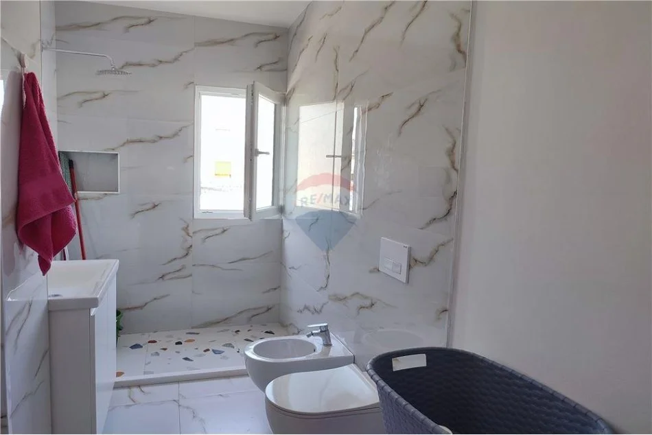 Tirane, jepet me qera Vile 3+1+Aneks , 120 m² 650 € (xhanfize keko)