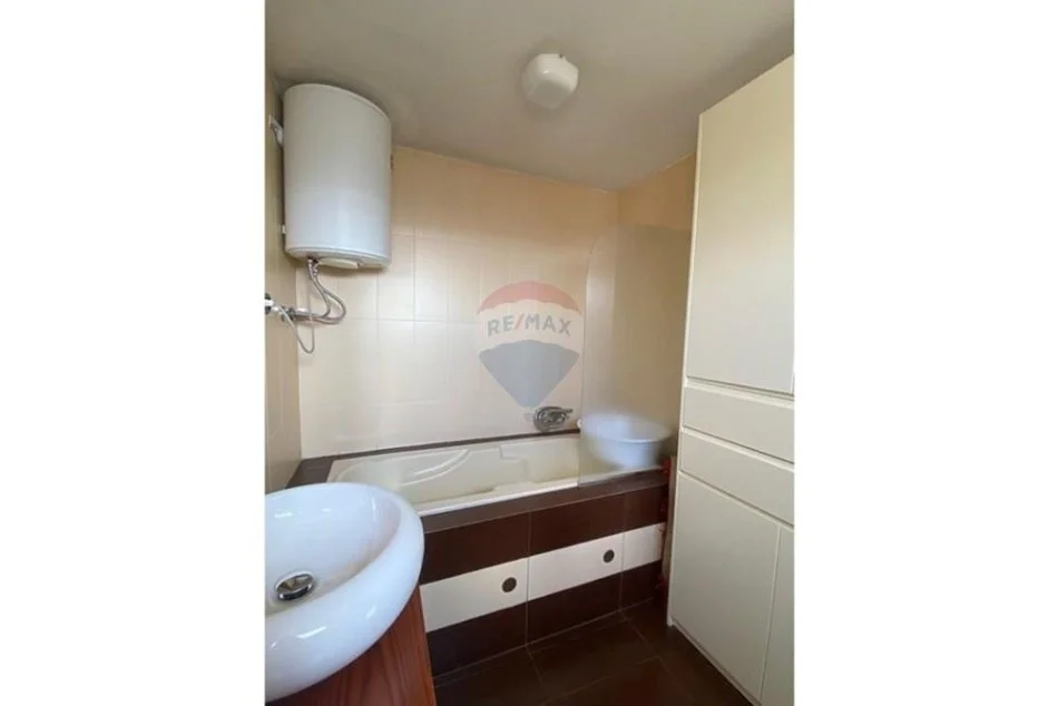 Tirane, jepet me qera apartament 2+1+Aneks Kati 5, 120 m² 850 € (rruga Hoxha Tahsim)