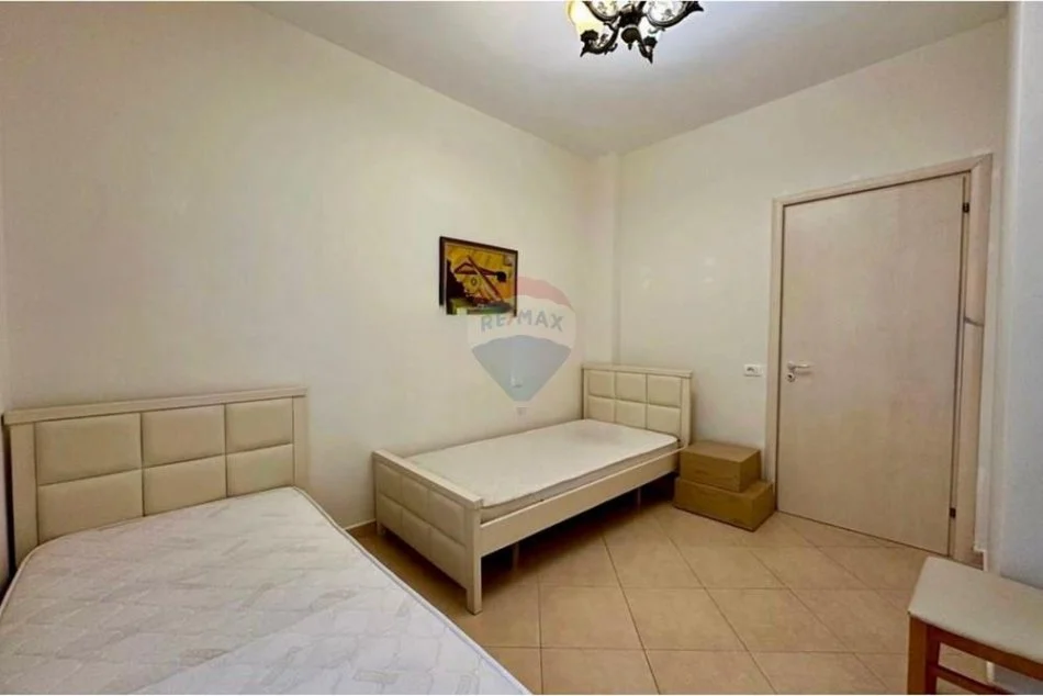 Tirane, jepet me qera apartament 3+1+Aneks+Ballkon Kati 2, 126 m² 750 € (Rruga Peti)