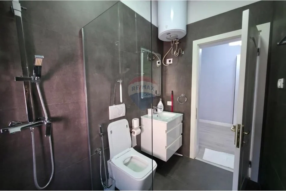 Tirane, jepet me qera apartament 1+1+Aneks Kati 3, 63 m² 700 € (Bulevardi Zogu i I)