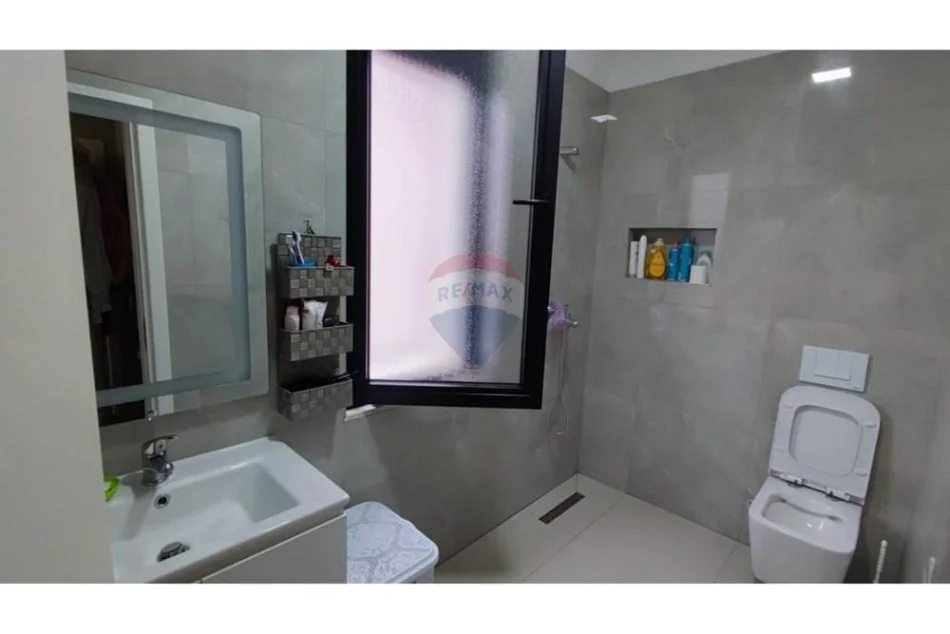 Tirane, jepet me qera apartament 2+1+Aneks+Ballkon , 89 m² 700 € (Trio Towers Don Bosko)