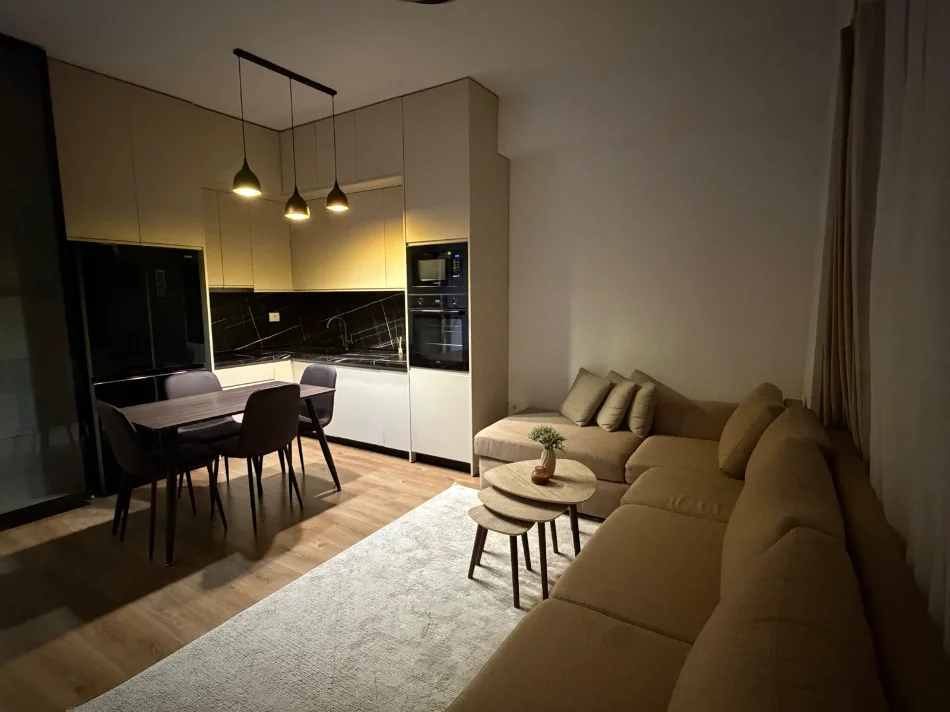 Tirane, jepet me qera apartament 1+1 , 67 m² 450 € (Ali Dem)