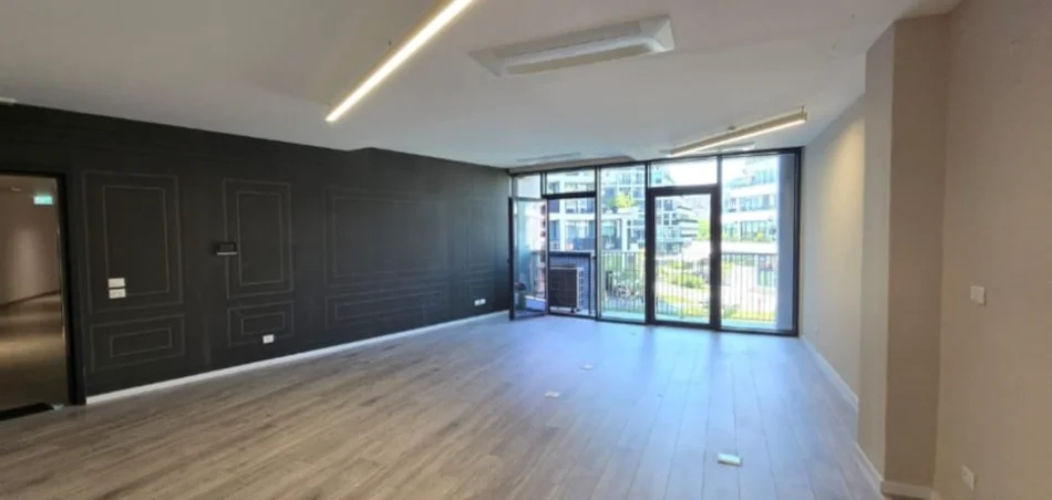 Tirane, jepet me qera zyre Kati 1, 102 m² 1.500 € (rruga kosovareve)