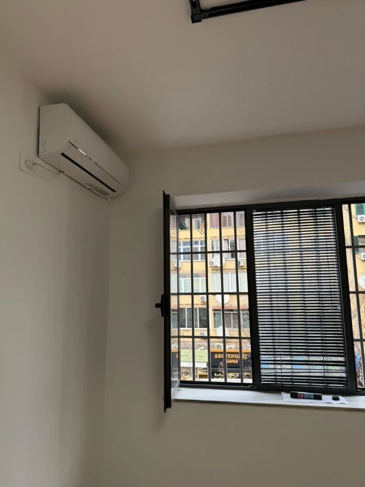 Tirane, jepet me qera zyre Kati 2, 59 m² 650 € (Rruga e Durresit)