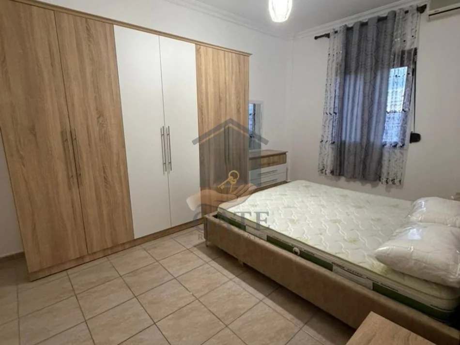 Durres, jepet me qera apartament 2+1+Ballkon Kati 2, 98 m² 400 € (Ish Rajoni)