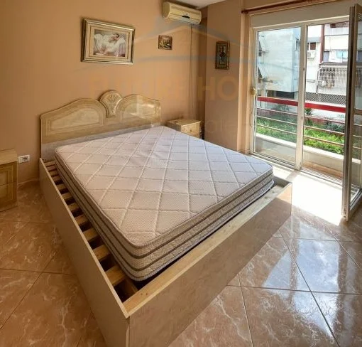 Tirane, jepet me qera apartament 1+1 Kati 2, 70 m² 500 € (liqeni i thate)