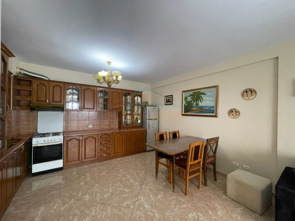 Tirane, jepet me qera apartament 1+1 Kati 2, 70 m² 500 € (LIQENI I THATE)
