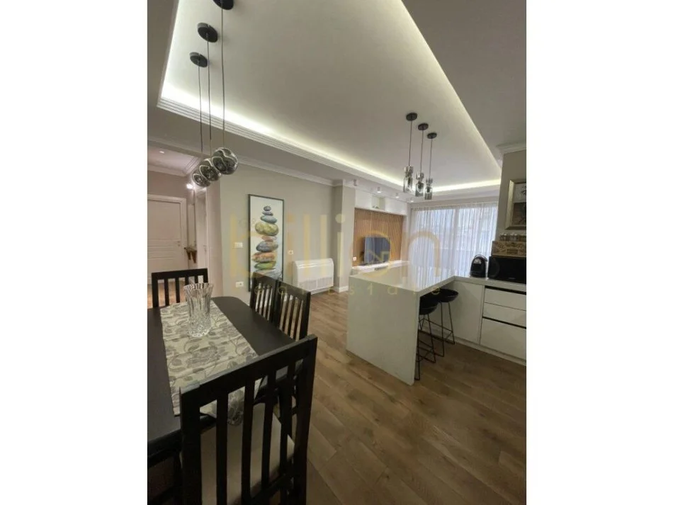 Tirane, jepet me qera apartament 2+1 Kati 7, 83 m² 750 € (Xhamllik)