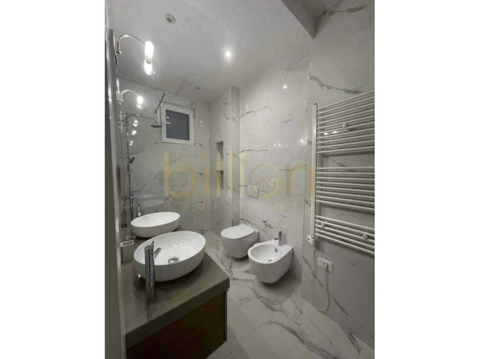 Tirane, jepet me qera apartament 2+1 Kati 7, 83 m² 750 € (Xhamllik)