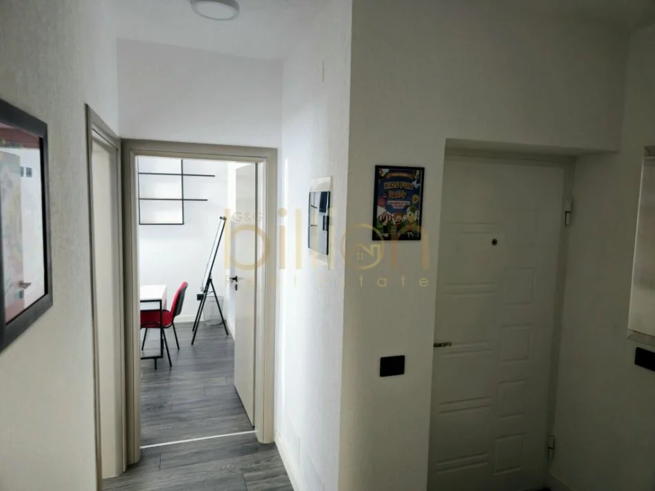 Tirane, jepet me qera ambjent biznesi Kati 0, 99 m² 700 € (Rruga Muhamet Gjollesha, Tirana, Albania)