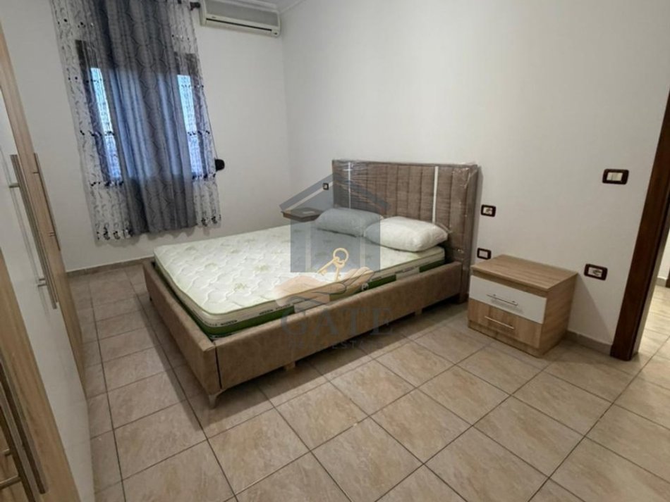 Durres, jepet me qera apartament 2+1+Ballkon Kati 2, 98 m² 400 € (Ish Rajoni)