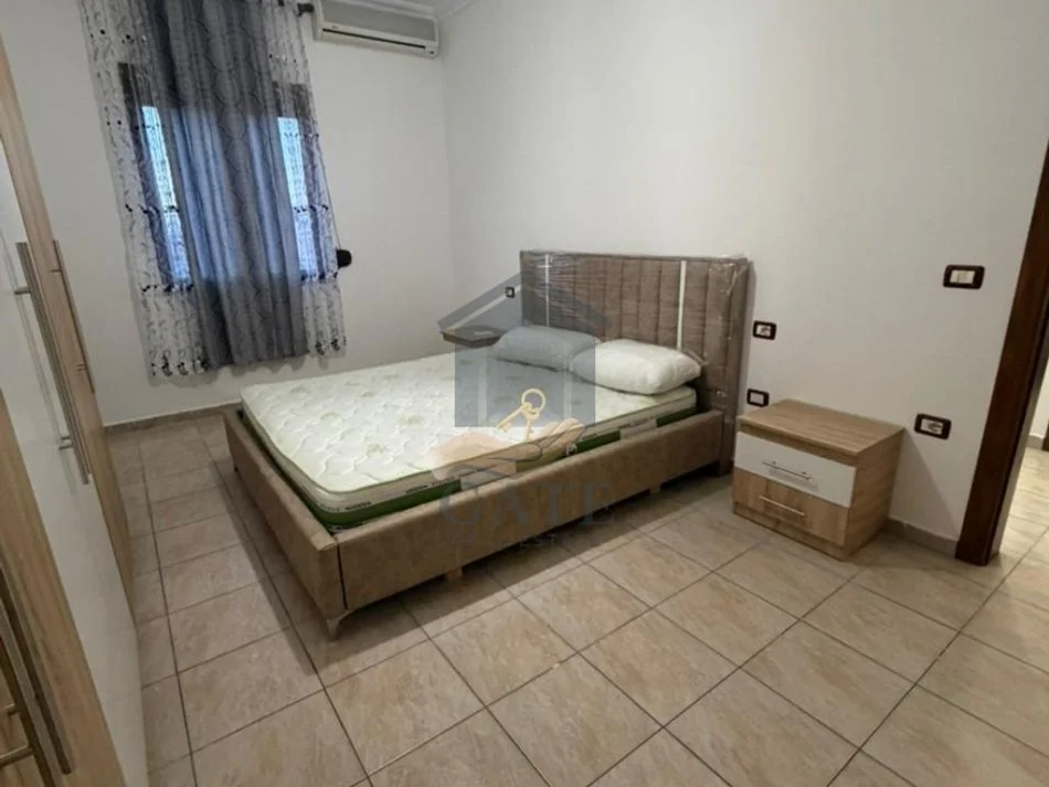 Durres, jepet me qera apartament 2+1+Ballkon Kati 2, 98 m² 400 € (Ish Rajoni)
