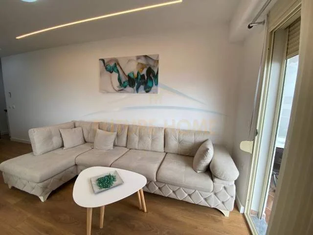 Durres, jepet me qera apartament 2+1 Kati 9, 80 m² 600 Euro (plazh)