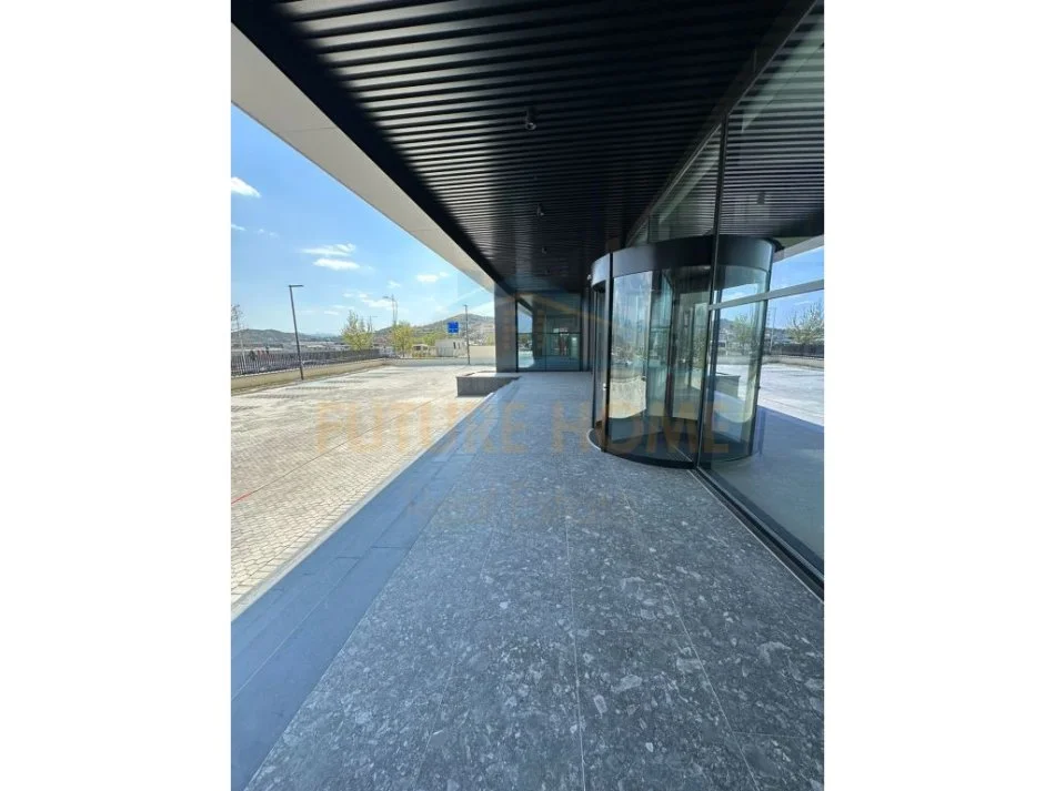 Tirane, jepet me qera magazine Kati 0, 4.542 m² 30.000 € 