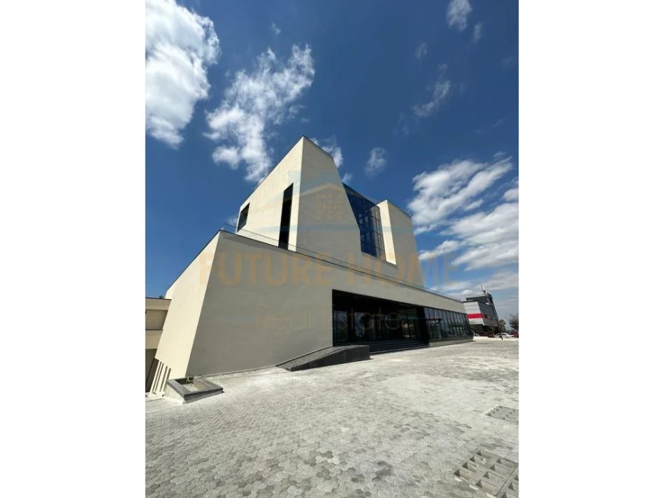 Tirane, jepet me qera magazine Kati 0, 4.542 m² 30.000 € 