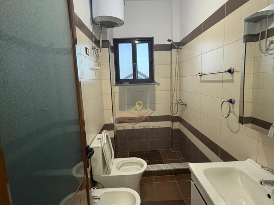 Durres, jepet me qera apartament 2+1+Ballkon Kati 2, 98 m² 400 € (Ish Rajoni)