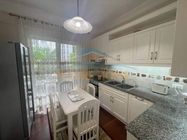 Tirane, shitet apartament 2+1 Kati 2, 150 m² 240.000 Euro