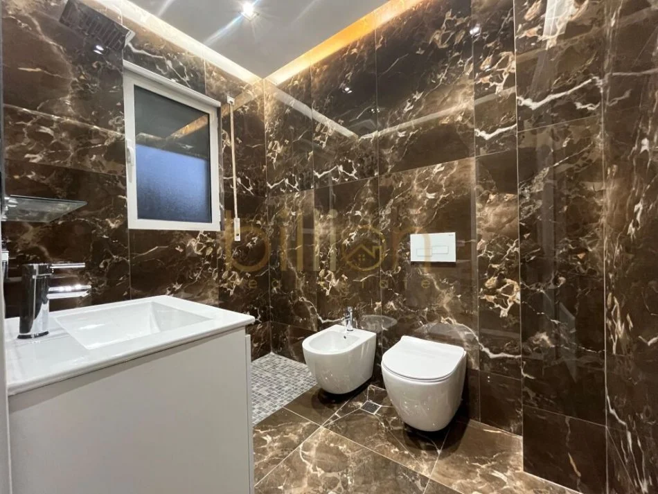 Tirane, shitet apartament 2+1 Kati 2, 120 m² 210.000 € (Kopshti Botanik, Tirana, Albania)