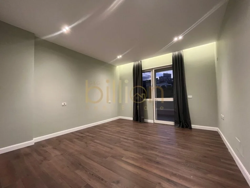 Tirane, shitet apartament 2+1 Kati 2, 120 m² 210.000 € (Kopshti Botanik, Tirana, Albania)