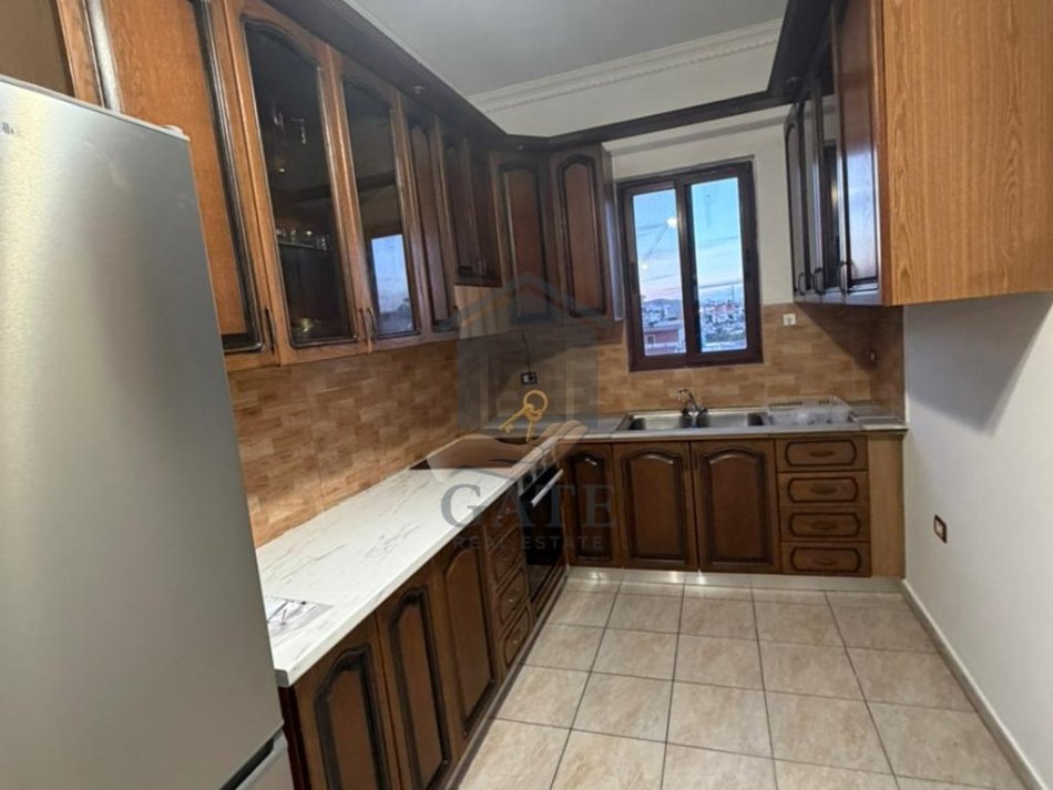 Durres, jepet me qera apartament 2+1+Ballkon Kati 2, 98 m² 400 € (Ish Rajoni)