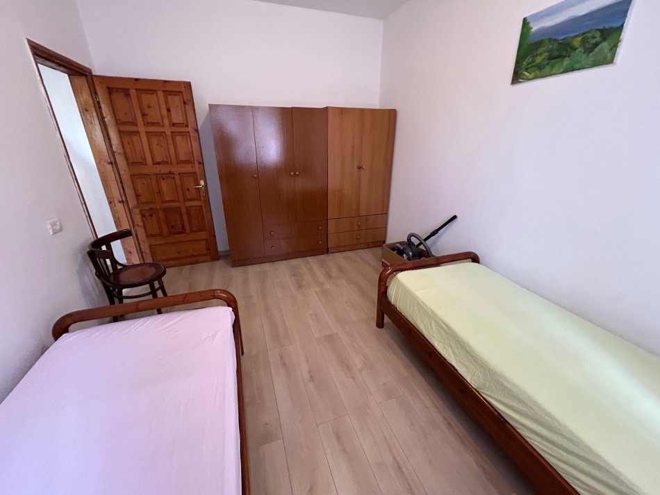 Tirane, jepet me qera apartament 3+1 Kati 1, 100 m² 500 € (rruga stavri themeli)